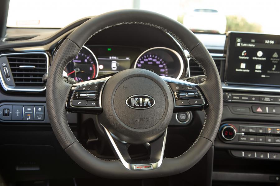 Панель приборов Kia ProCeed GT Line 2019 года  (WW) (фото 38 из 40)